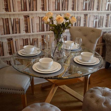 Luxury 2 Bed Apartment Уитни Экстерьер фото