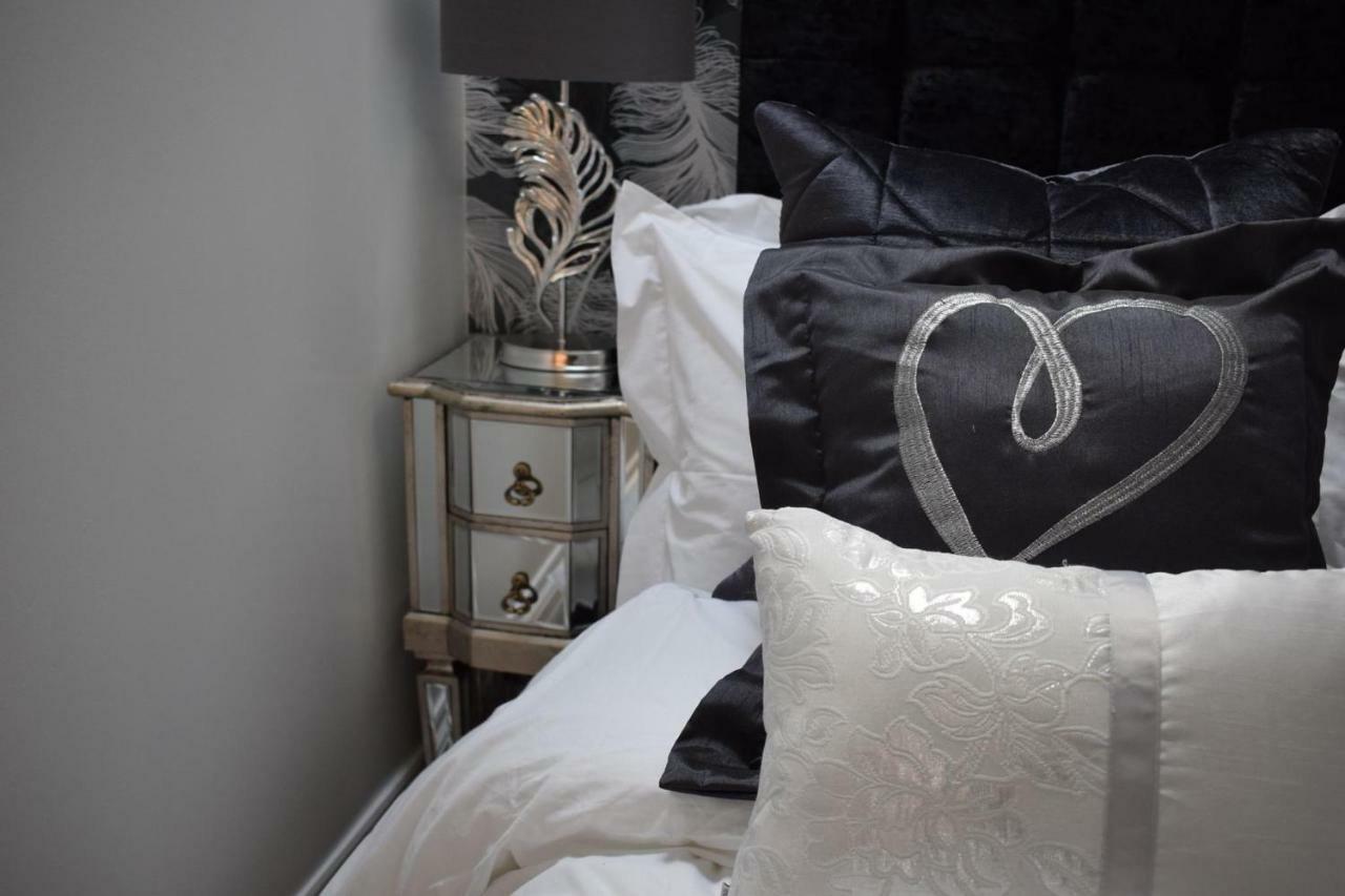 Luxury 2 Bed Apartment Уитни Экстерьер фото