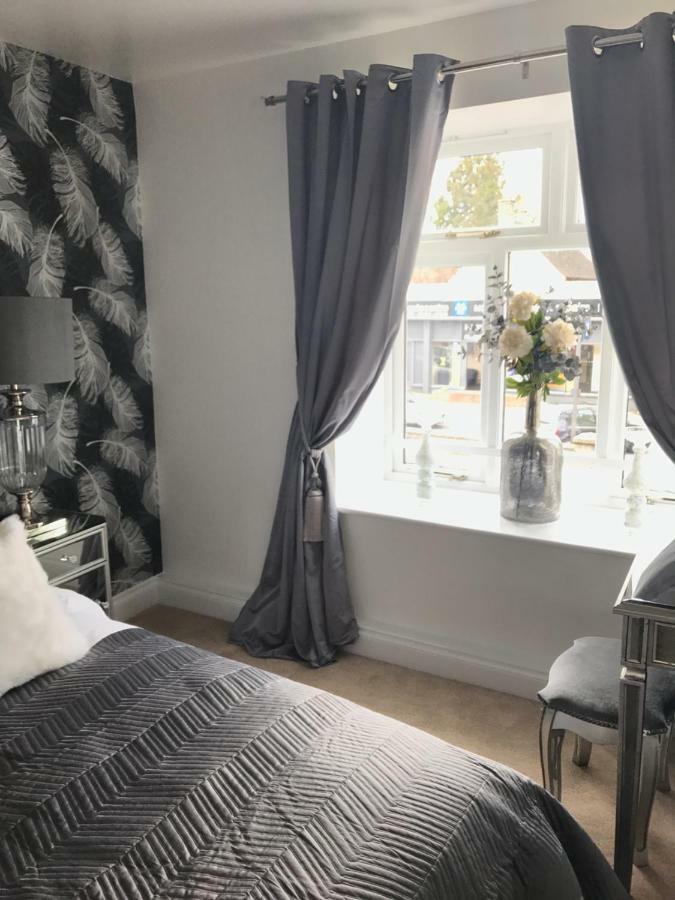 Luxury 2 Bed Apartment Уитни Экстерьер фото