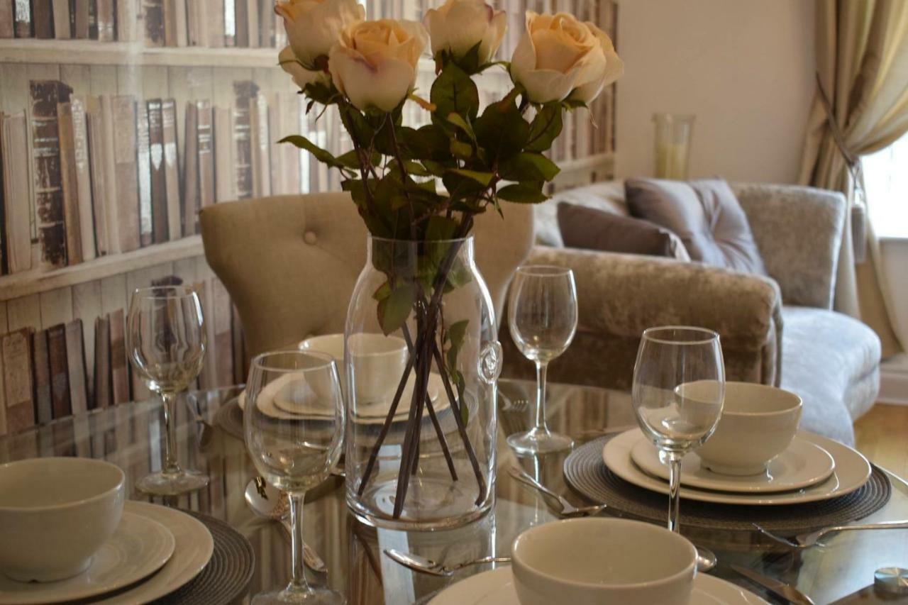 Luxury 2 Bed Apartment Уитни Экстерьер фото