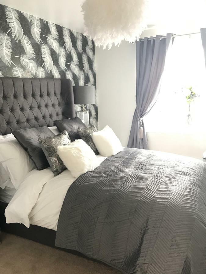Luxury 2 Bed Apartment Уитни Экстерьер фото