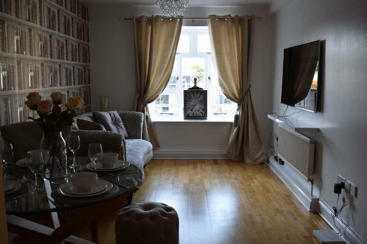 Luxury 2 Bed Apartment Уитни Экстерьер фото