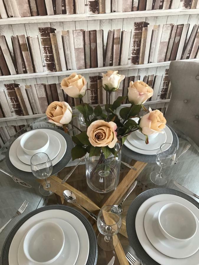 Luxury 2 Bed Apartment Уитни Экстерьер фото