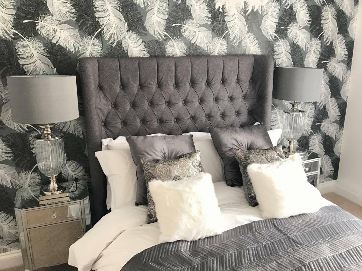Luxury 2 Bed Apartment Уитни Экстерьер фото