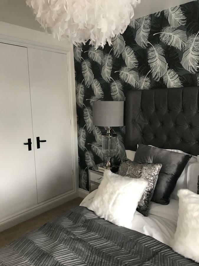 Luxury 2 Bed Apartment Уитни Экстерьер фото