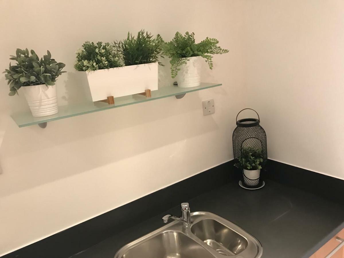 Luxury 2 Bed Apartment Уитни Экстерьер фото
