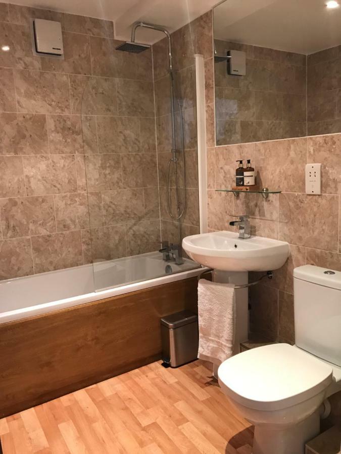 Luxury 2 Bed Apartment Уитни Экстерьер фото