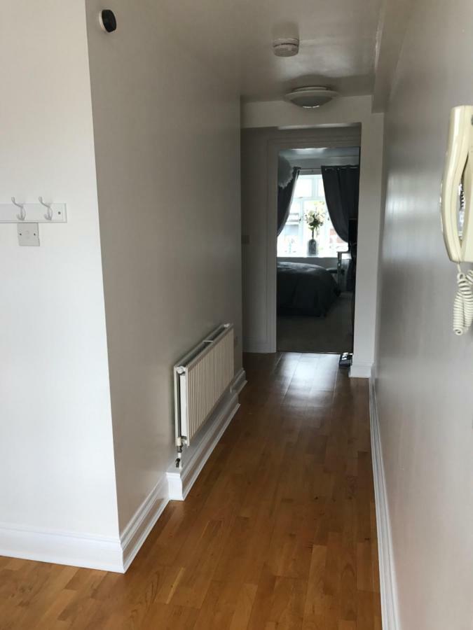 Luxury 2 Bed Apartment Уитни Экстерьер фото