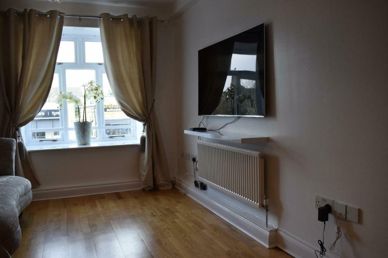 Luxury 2 Bed Apartment Уитни Экстерьер фото