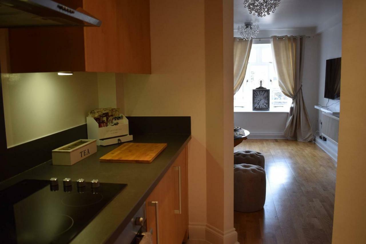 Luxury 2 Bed Apartment Уитни Экстерьер фото