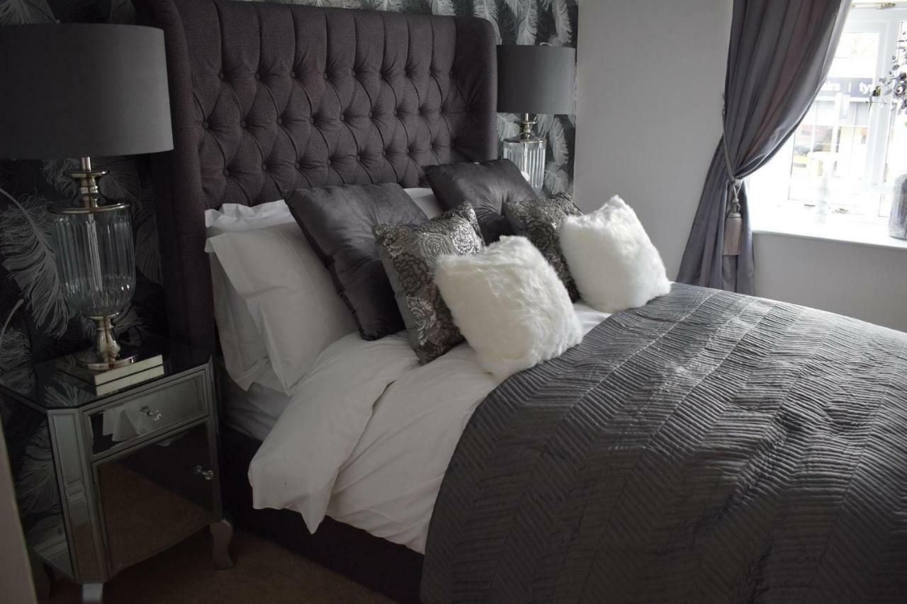 Luxury 2 Bed Apartment Уитни Экстерьер фото